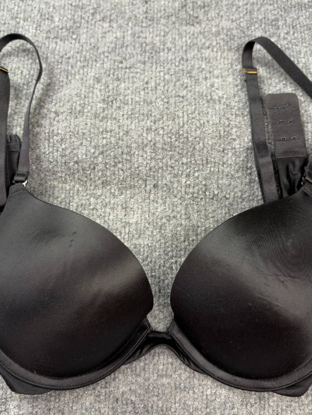 Victoria's Secret Bra 36B Black Very Sexy Plunge Push Up Underwire Flaw As-Is